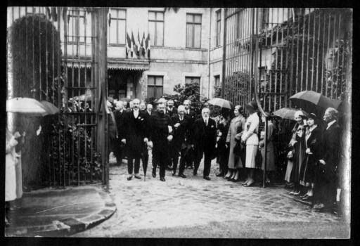 Fête du cinquantenaire de l'école laïque (juin 1931). - Photographies des manifestations (9 clichés) et de l'exposition (11 clichés).